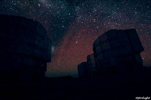 Photo des UT Paranal - Optrolight